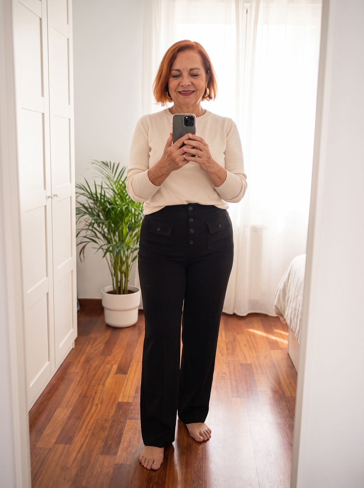 Pantalón negro de cintura alta - en casa frente al espejo